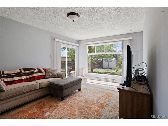 920 Central Ct, Pueblo, CO 81003