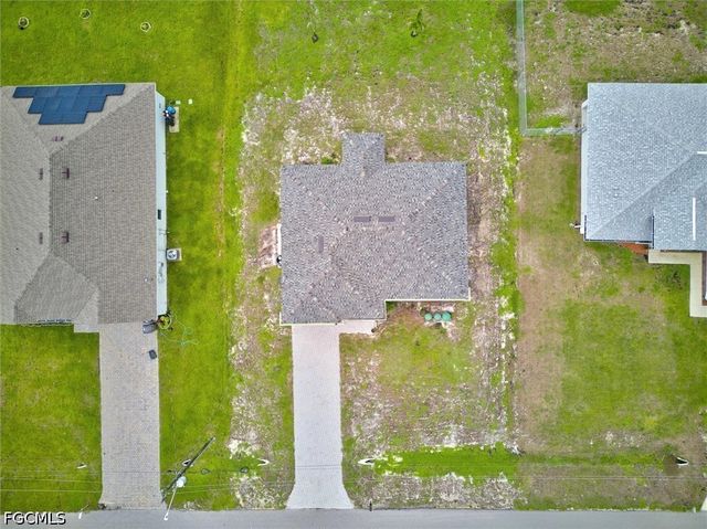2701 Darlene PL, Lehigh Acres, FL 33971