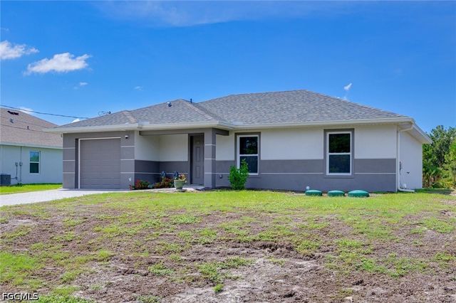 2701 Darlene PL, Lehigh Acres, FL 33971