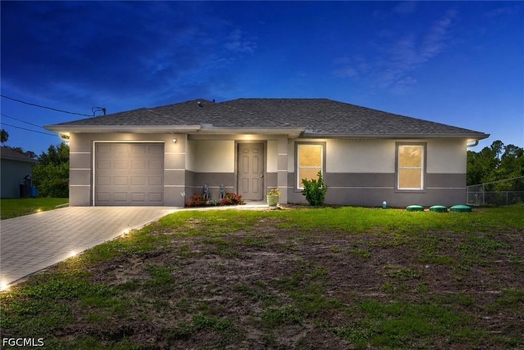 2701 Darlene PL, Lehigh Acres, FL 33971