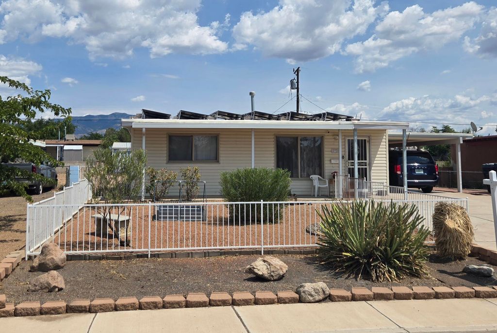 2720 DAKOTA Street NE, Albuquerque, NM 87110