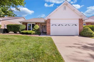 3184 Country Bluff Drive, Saint Charles, MO 63301