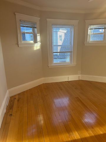 160 Washington St 4, Boston, MA 02135