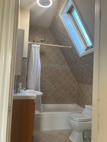 160 Washington St 4, Boston, MA 02135