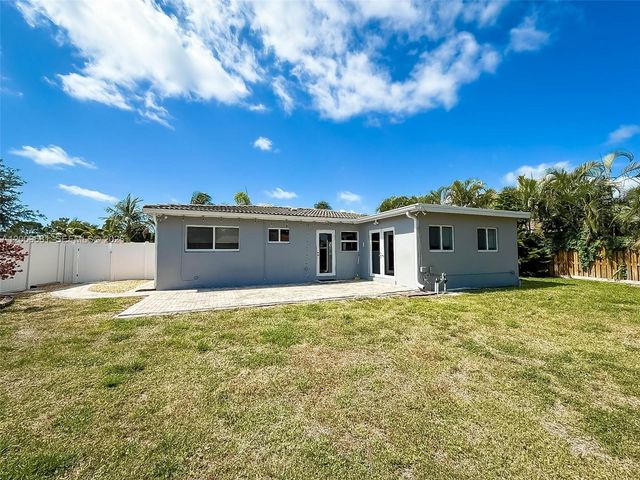 321 NE 29th St, Boca Raton, FL 33431