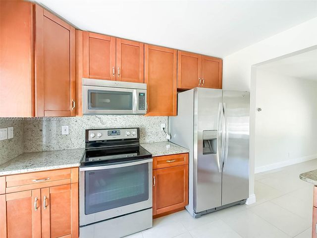 321 NE 29th St, Boca Raton, FL 33431