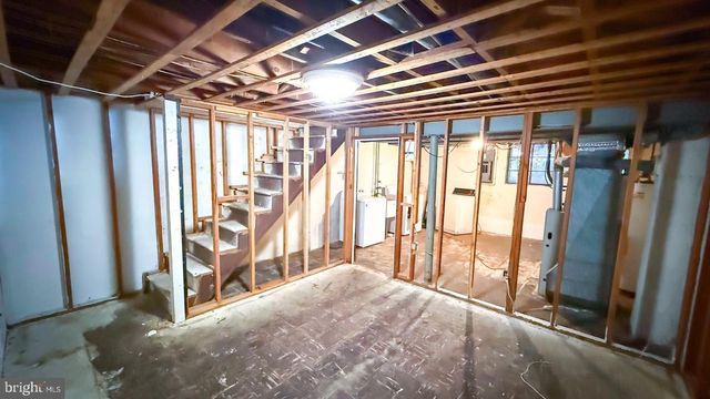 617 BRISBANE, Baltimore, MD 21229