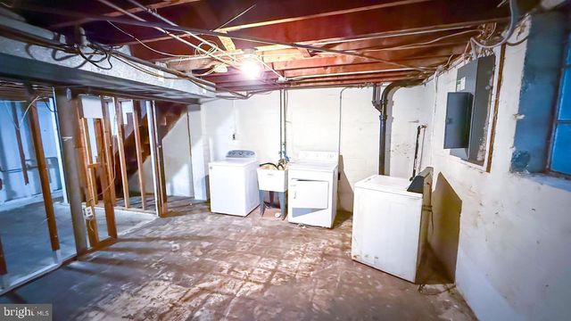 617 BRISBANE, Baltimore, MD 21229