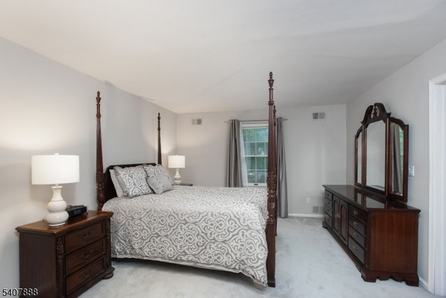 13 Deer Path Cir, Green Brook Twp., NJ 08812