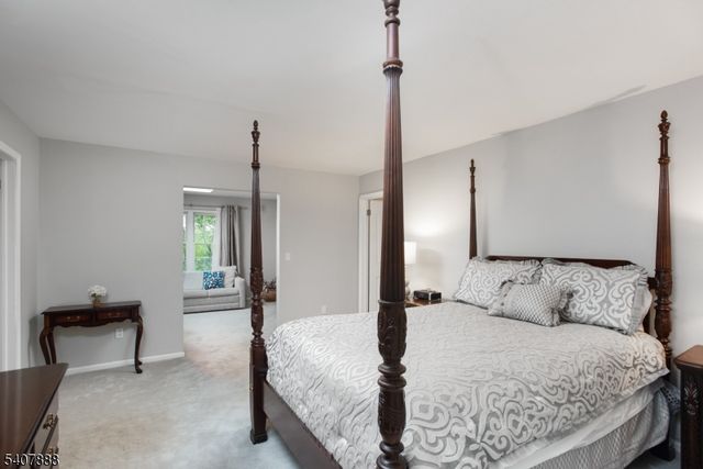 13 Deer Path Cir, Green Brook Twp., NJ 08812