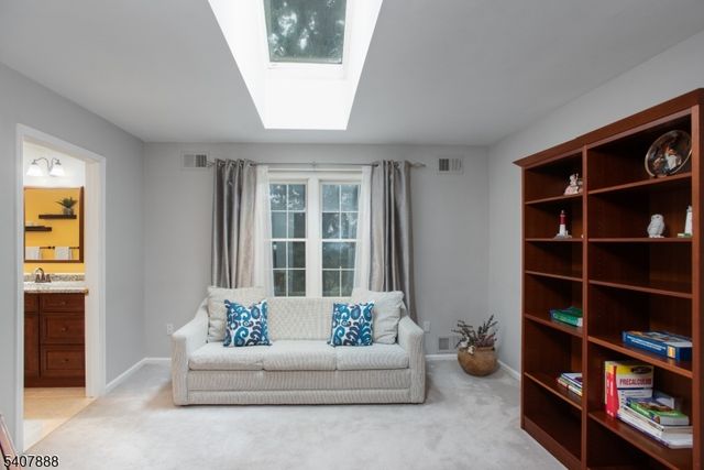 13 Deer Path Cir, Green Brook Twp., NJ 08812