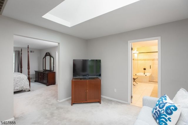 13 Deer Path Cir, Green Brook Twp., NJ 08812