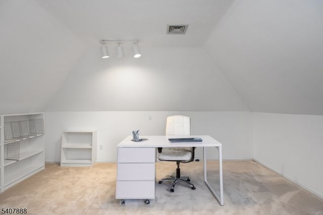 13 Deer Path Cir, Green Brook Twp., NJ 08812