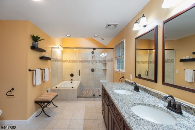 13 Deer Path Cir, Green Brook Twp., NJ 08812