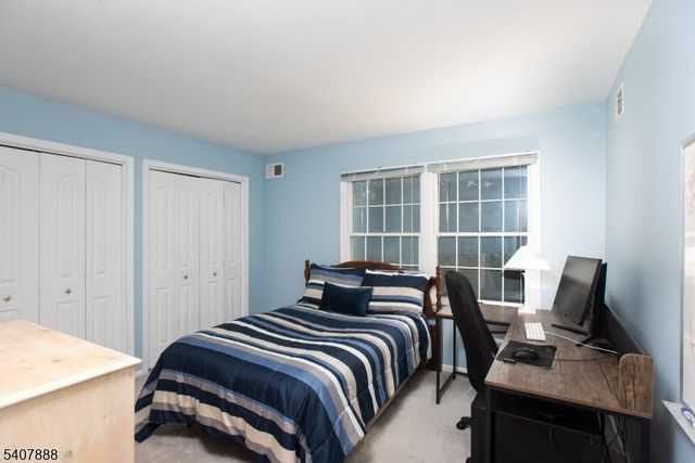 13 Deer Path Cir, Green Brook Twp., NJ 08812