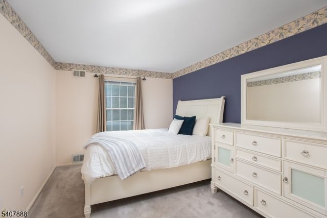 13 Deer Path Cir, Green Brook Twp., NJ 08812