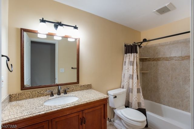 13 Deer Path Cir, Green Brook Twp., NJ 08812