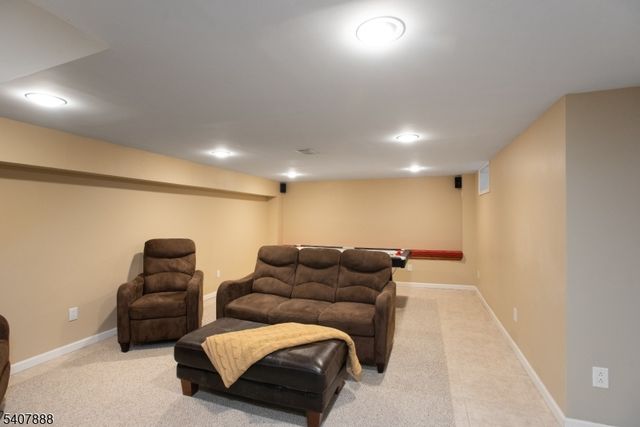 13 Deer Path Cir, Green Brook Twp., NJ 08812