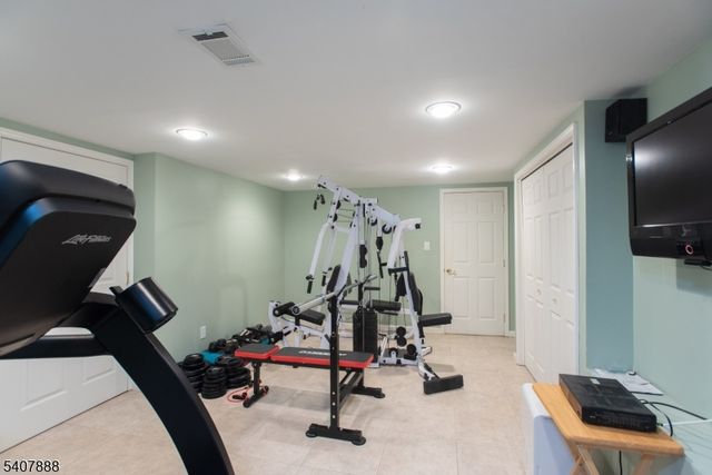 13 Deer Path Cir, Green Brook Twp., NJ 08812