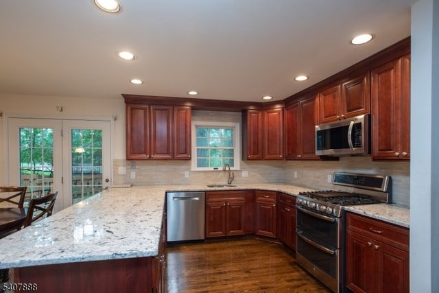 13 Deer Path Cir, Green Brook Twp., NJ 08812