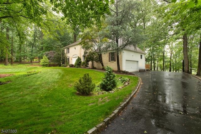 13 Deer Path Cir, Green Brook Twp., NJ 08812