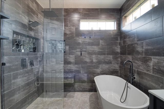 2712 Summertree Drive, Carrollton, TX 75006