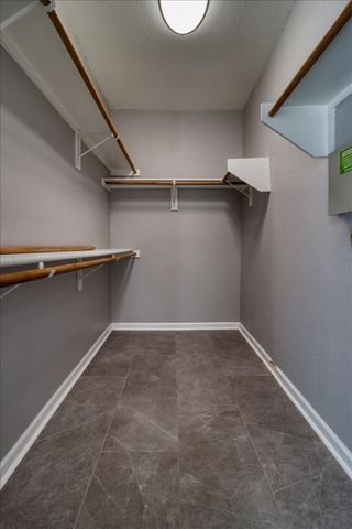 2712 Summertree Drive, Carrollton, TX 75006