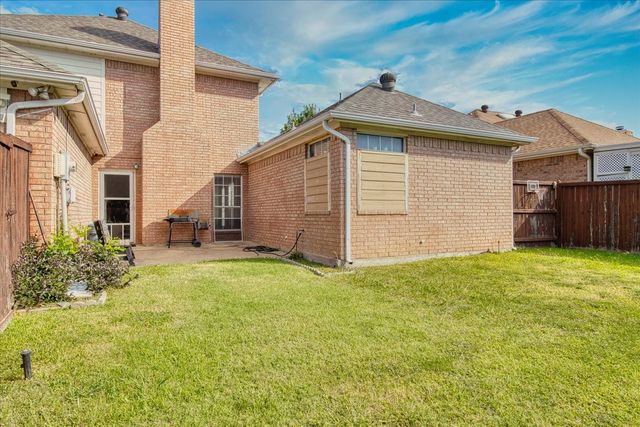 2712 Summertree Drive, Carrollton, TX 75006