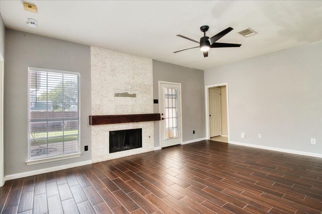 2712 Summertree Drive, Carrollton, TX 75006