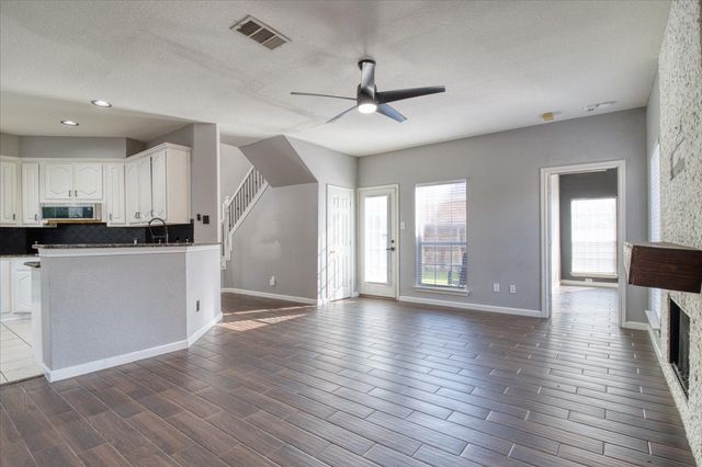 2712 Summertree Drive, Carrollton, TX 75006