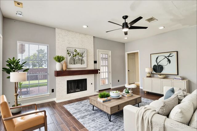 2712 Summertree Drive, Carrollton, TX 75006