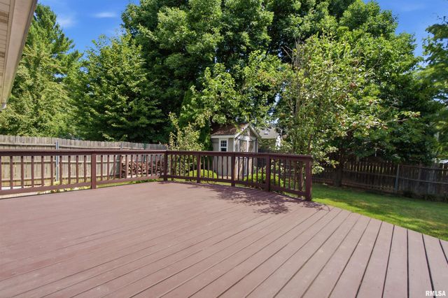 5506 N LEAWOOD Court, Peoria, IL 61615