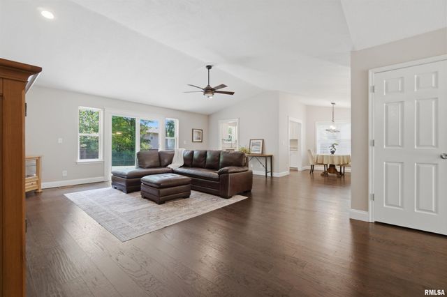 5506 N LEAWOOD Court, Peoria, IL 61615