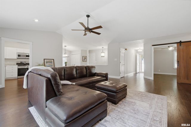 5506 N LEAWOOD Court, Peoria, IL 61615