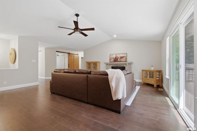5506 N LEAWOOD Court, Peoria, IL 61615