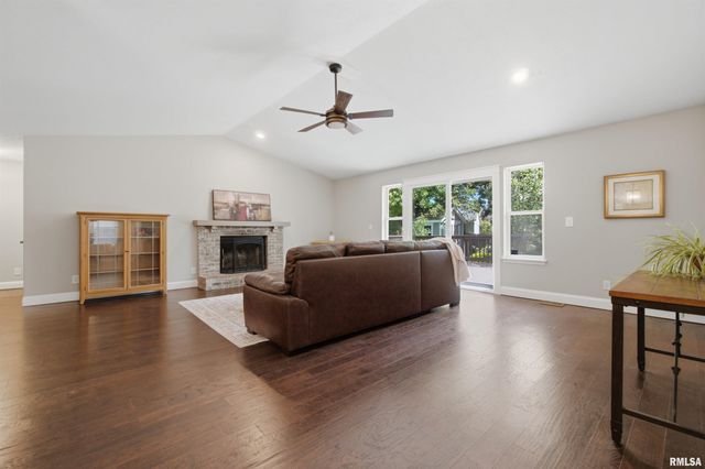 5506 N LEAWOOD Court, Peoria, IL 61615