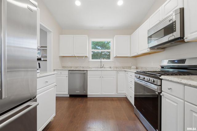 5506 N LEAWOOD Court, Peoria, IL 61615