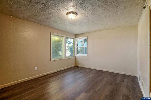 2806-2808 Livingston St NE, Salem, OR 97301