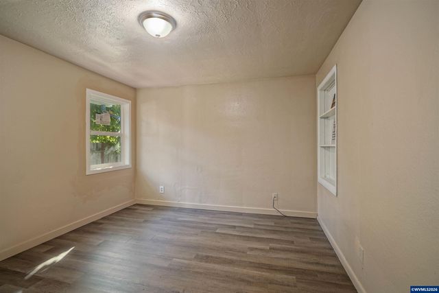 2806-2808 Livingston St NE, Salem, OR 97301