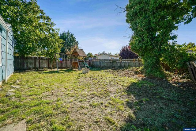 2806-2808 Livingston St NE, Salem, OR 97301