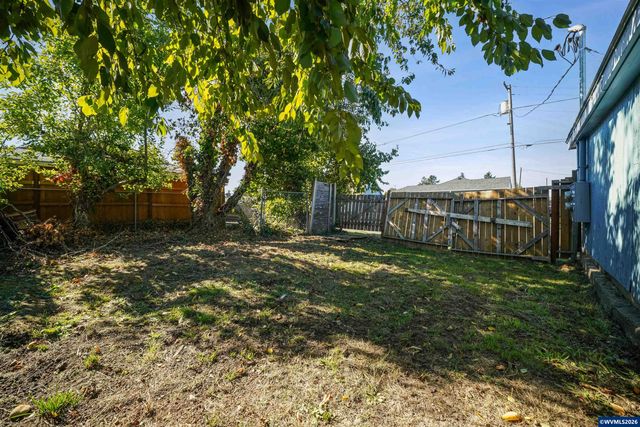 2806-2808 Livingston St NE, Salem, OR 97301