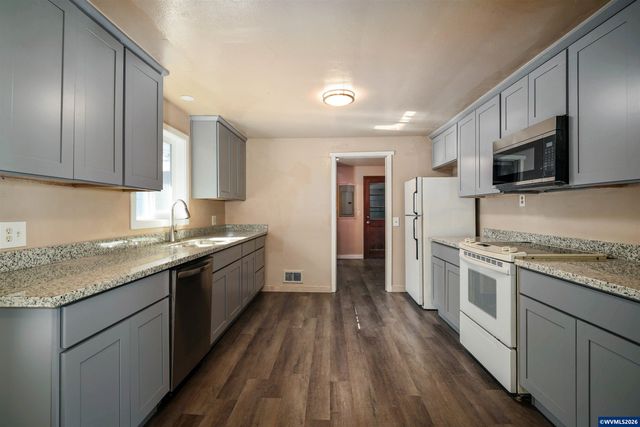 2806-2808 Livingston St NE, Salem, OR 97301