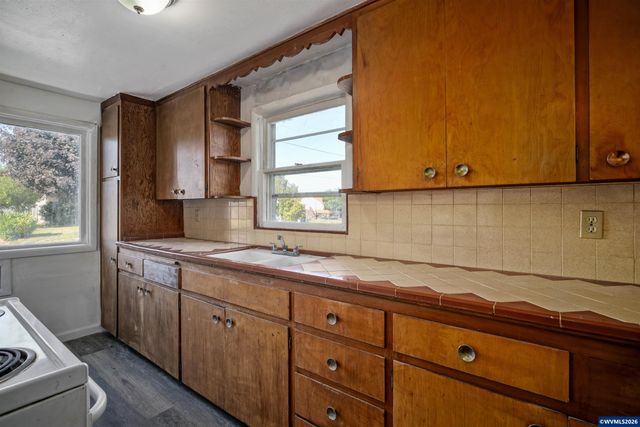 2806-2808 Livingston St NE, Salem, OR 97301