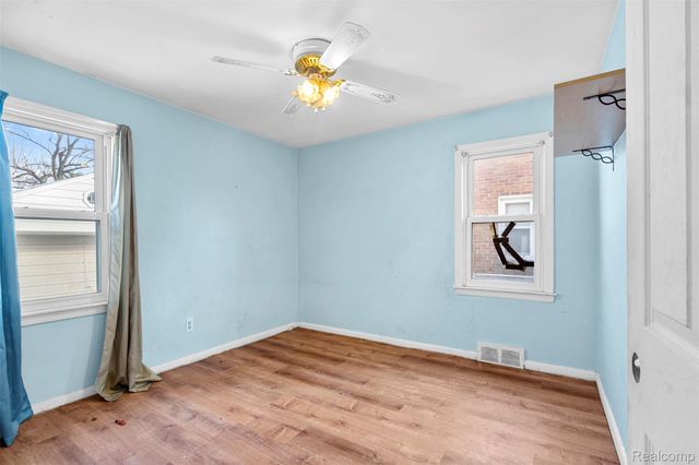 14624 Warwick Avenue, Allen Park, MI 48101