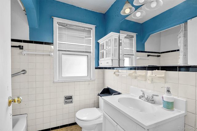 14624 Warwick Avenue, Allen Park, MI 48101