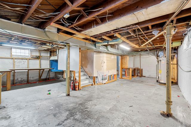 14624 Warwick Avenue, Allen Park, MI 48101