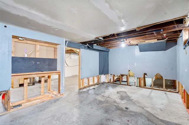 14624 Warwick Avenue, Allen Park, MI 48101