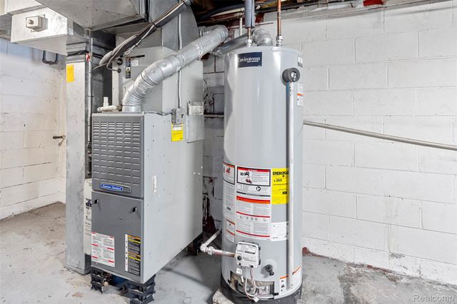 14624 Warwick Avenue, Allen Park, MI 48101