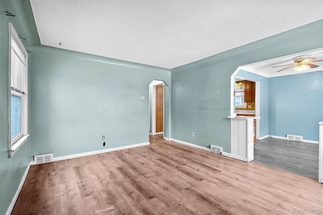 14624 Warwick Avenue, Allen Park, MI 48101