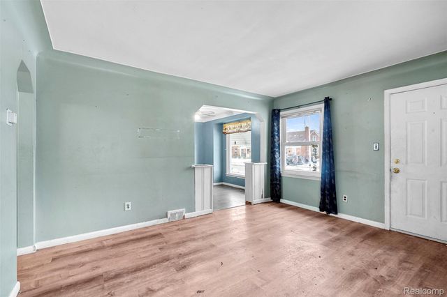 14624 Warwick Avenue, Allen Park, MI 48101